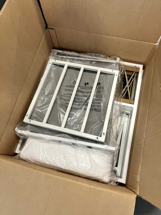 NOVO Conjunto de jantar exterior de 7 peças para 6 pessoas, mesa em vidro temperado, assentos em vime com apoios de braços em madeira de acácia