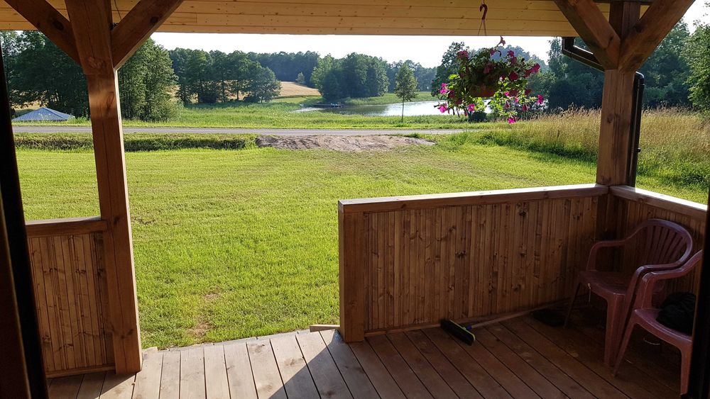 Agoewcia - domek nad jeziorem z dużym tarasem , balia