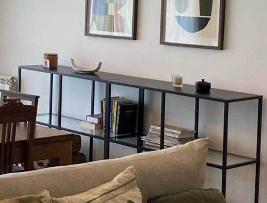 Estantes IKEA VITTSJÖ (preto/vidro) – 2 unidades