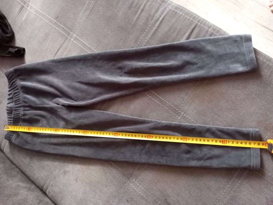 Віддам лосини для дівчаток.