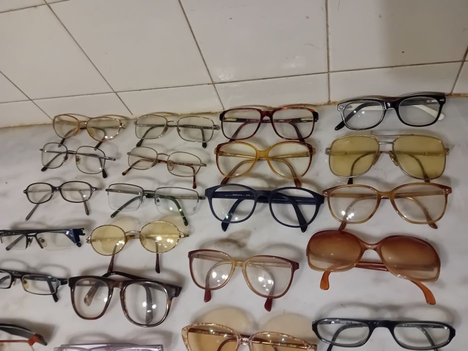 Conjunto de 30 Óculos de Leitura Diversos