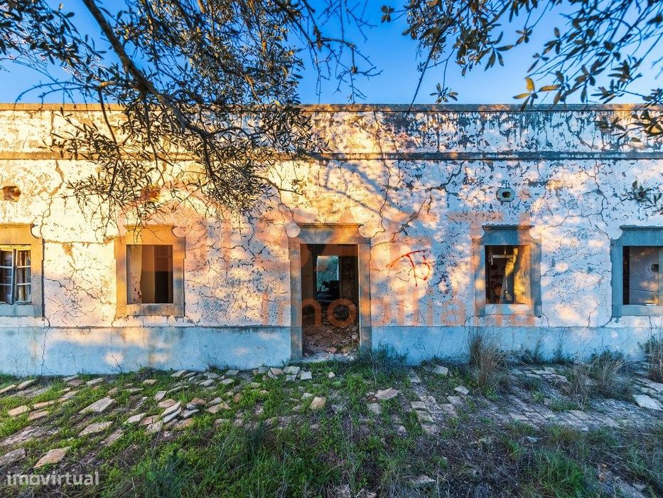 Casa com terreno para reabilitação urbana em Santa Bárbara de Nexe,...