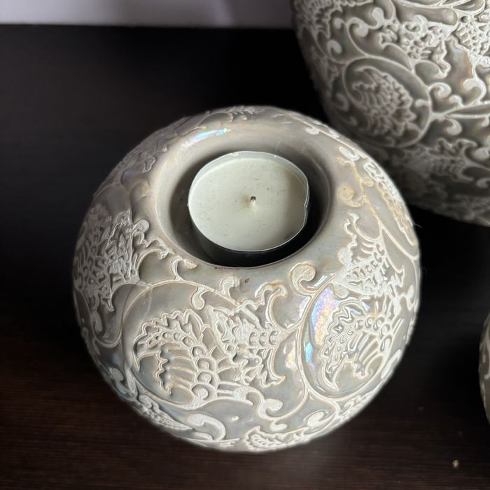 ozdobny wazon i swieczniki