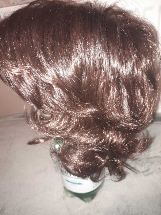 Sprzedam nową, sztuczną perukę.