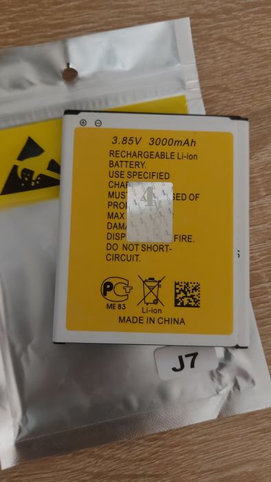 Новая батарея Samsung J7.