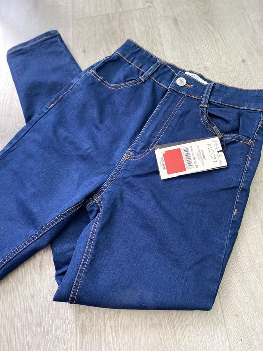 Джинси нові, з біркою, синього коліру. Куплені в Італії.