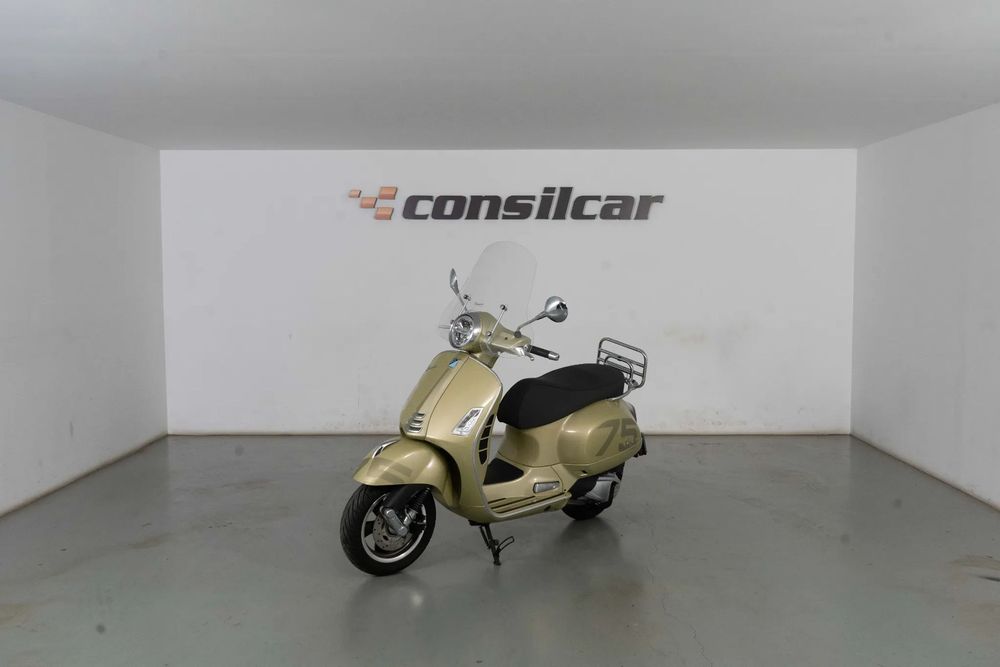 Piaggio Vespa  GTS 300 75º Aniversário