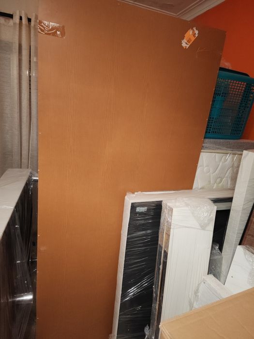 Vendo 2 mesinhas de cabeceiras , cómoda e roupeiro de cerejeira