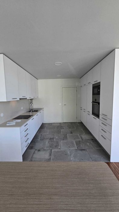 Apartamento T2 de luxo ao pé das Escadas Monumentais