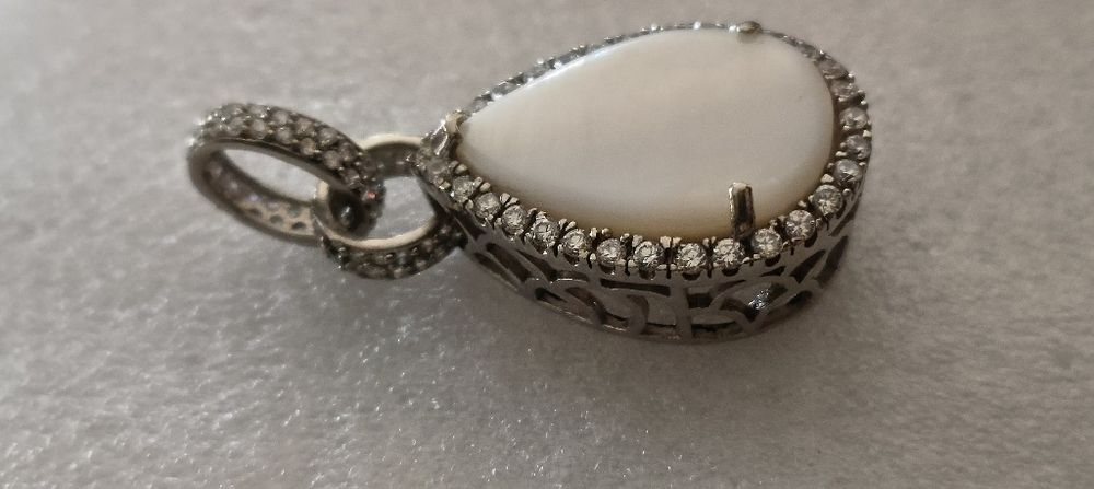 Pendente em prata com pedra madrepérola