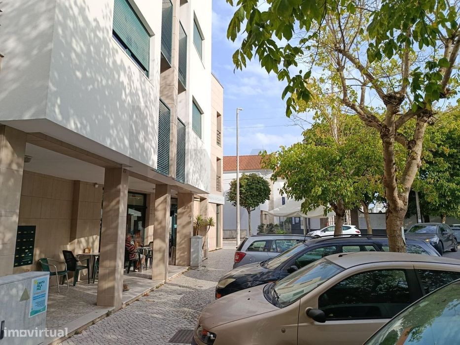 Pastelaria e Padaria com fabrico próprio, para trespasse, em Esgueira,