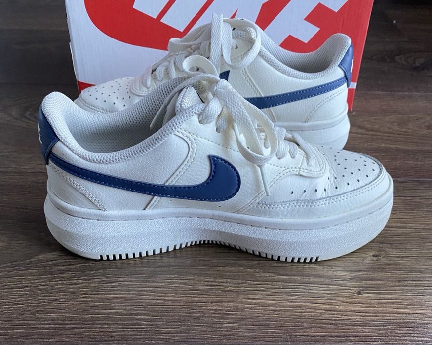 Кросівки жіночі Nike Court Vision Alta 38