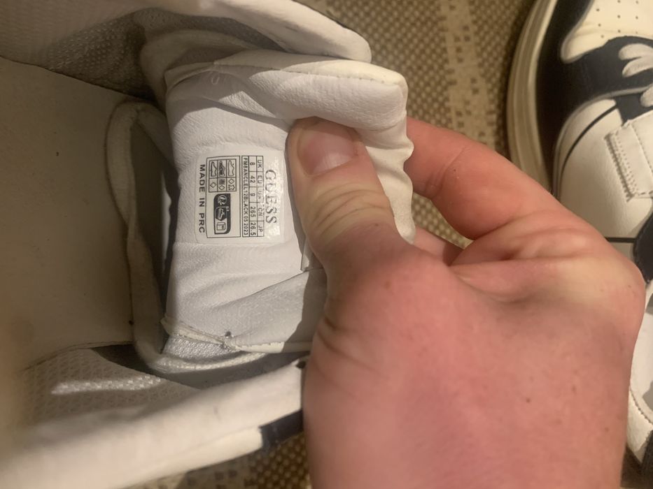 Кросівки чоловічі