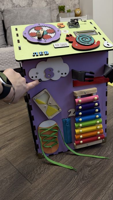 Бізіборд будиночок