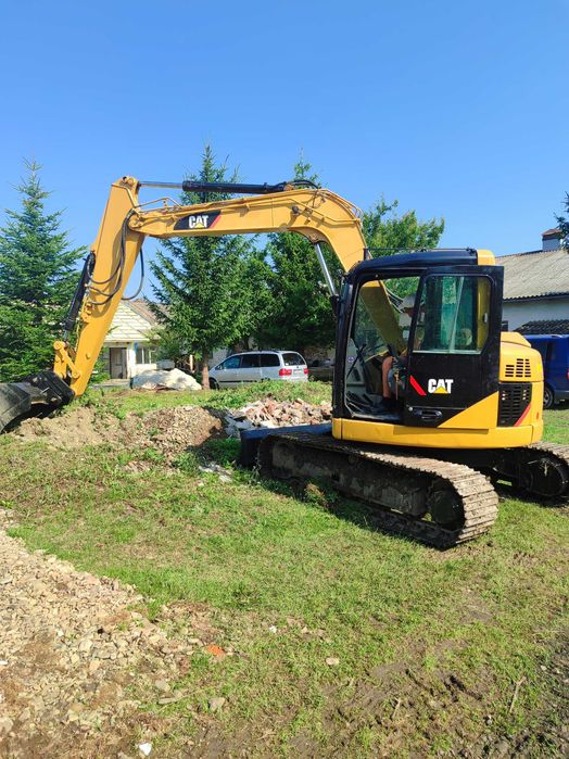 Послуги екскаватора. Екскаватор навантажувач. Спецтехніка.
