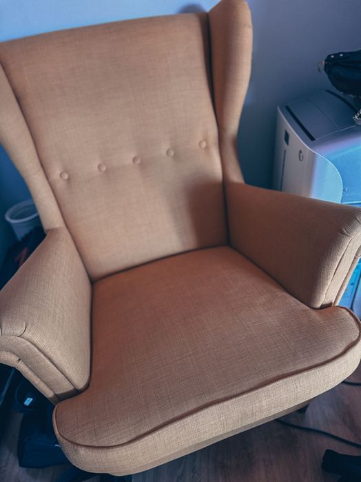 Fotel Ikea musztardowy uszak