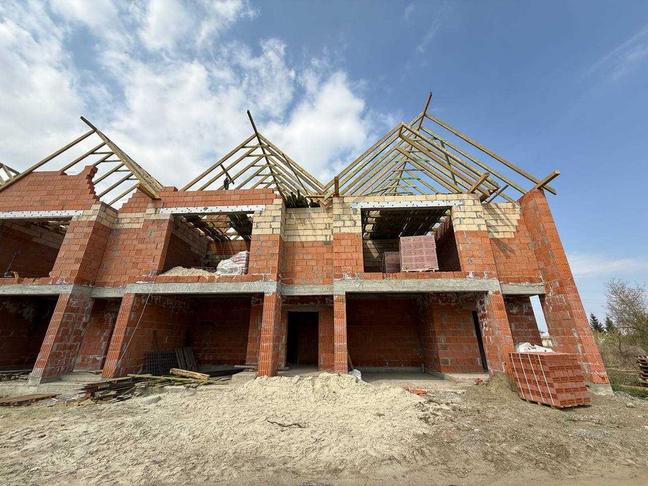 Великий таунхаус з земелею 15 м в Опришівцях
