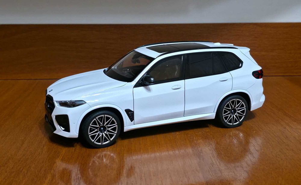 Модель автомобіля BMW X5M Competition LCI 2025 1/18