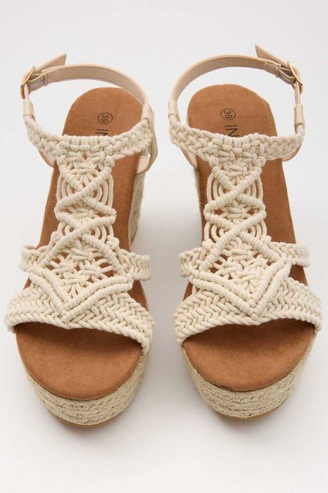 Sandálias de cunha em croché da Inside