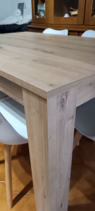 Mesa extensível e seis cadeiras