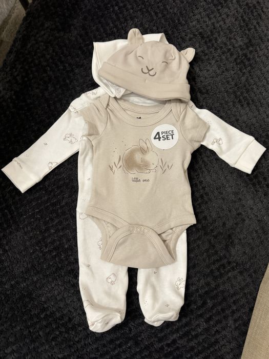 Комплект з чотирьох предметів для новонароджених