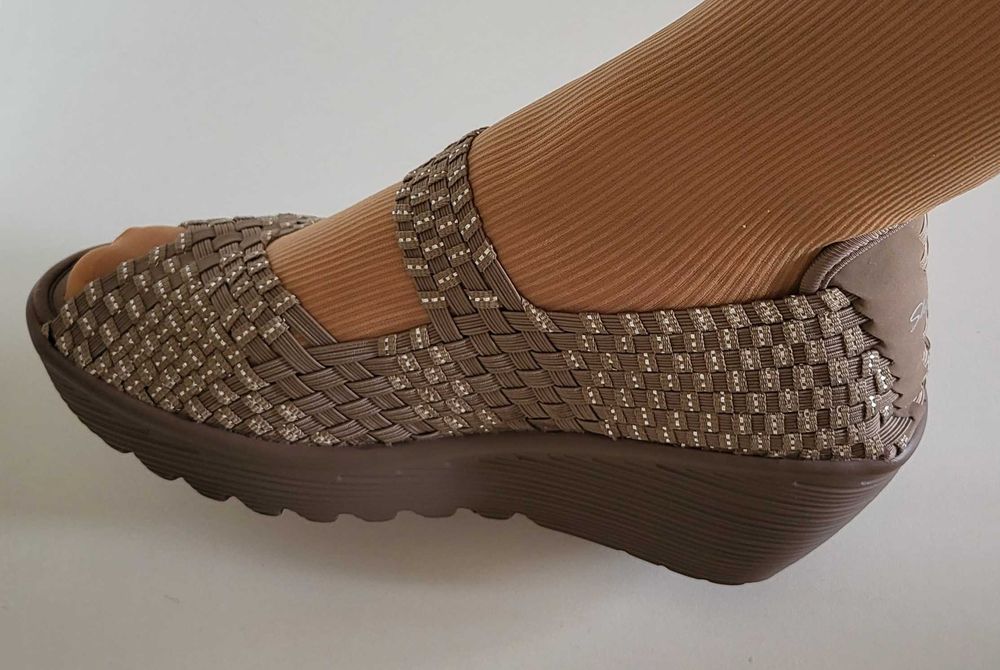 Жіночі босоніжки бренду Skechers. Босоніжки женские.