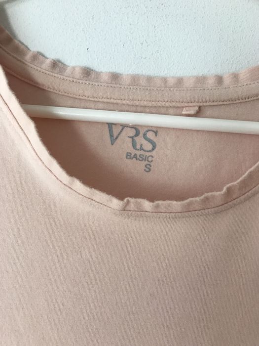 Jasny klasyczny t-shirt z okrągłym dekoltem  pudrowy róż