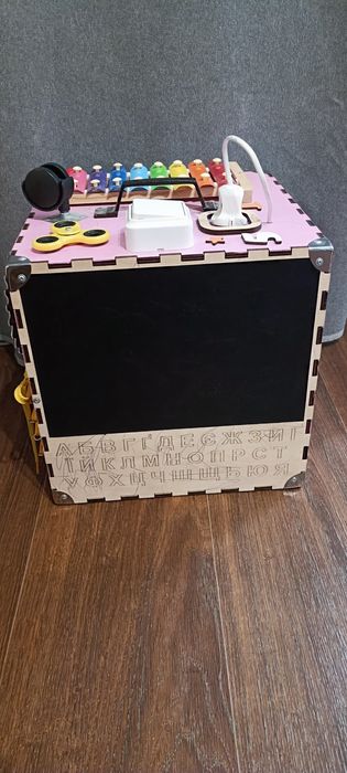 Бізікубик рожевий