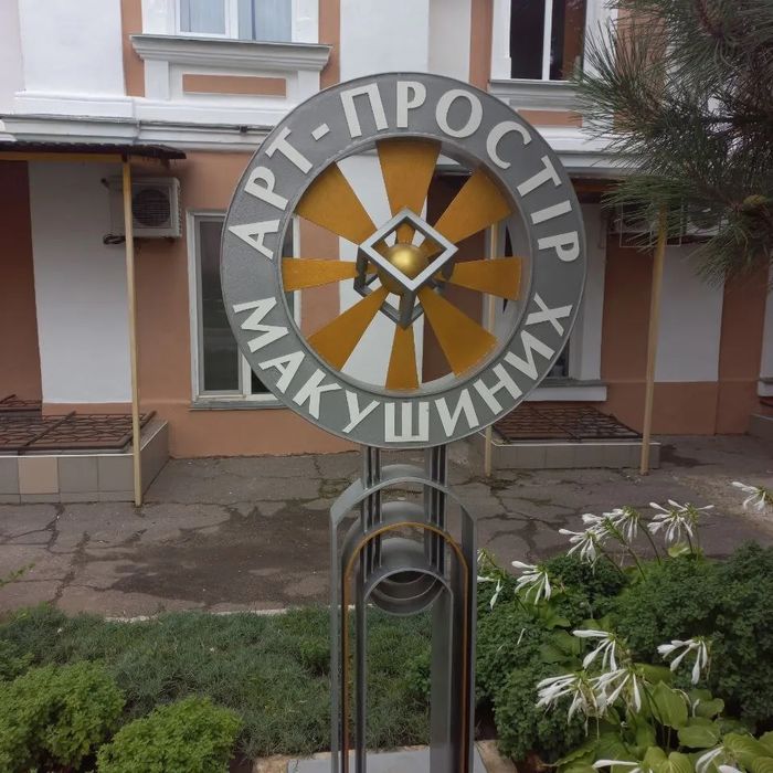Будь-які металеві вироби на замовлення

Виготовляємо металеві вироби і
