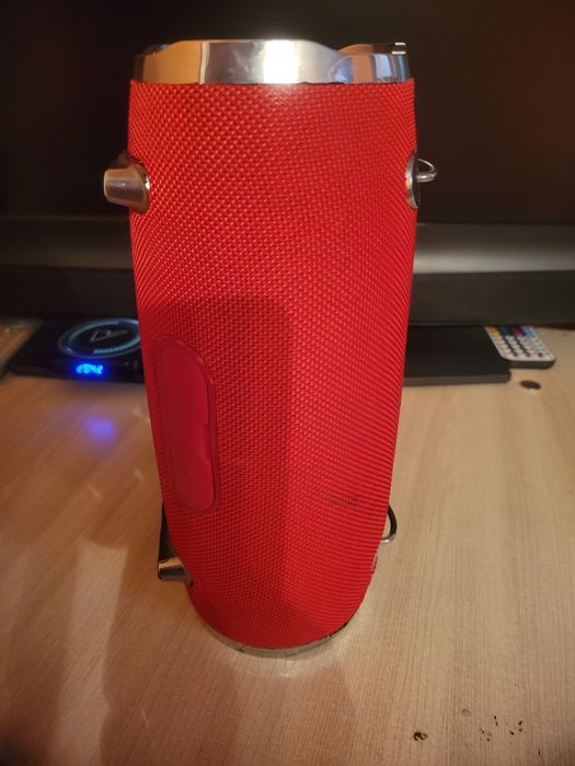 Продам колонки jbl bombokc