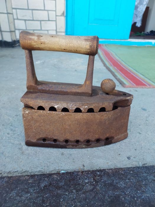 Утюг металический на углях