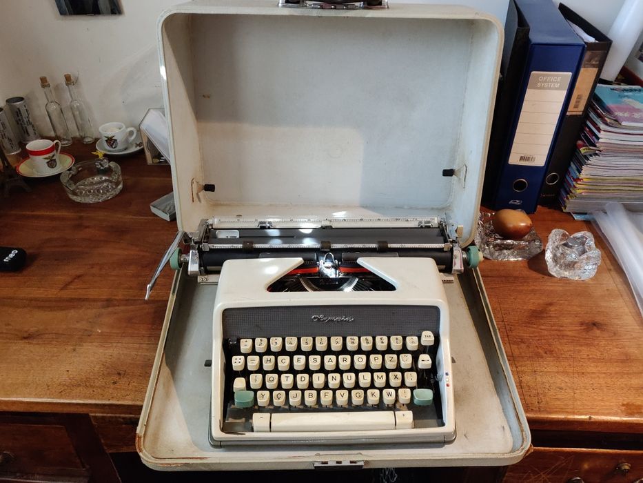 Maquina de escrever Olympia