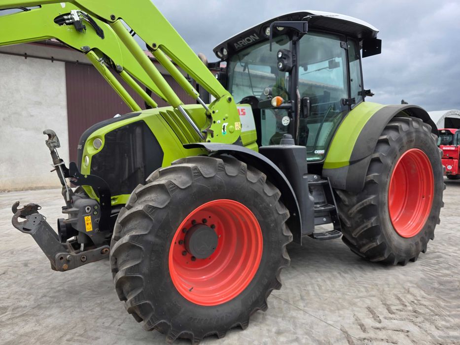Claas Arion 620 z ładowaczem czołowym Ares Axion
