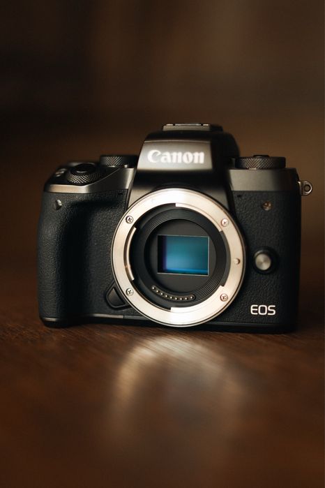 canon eos m5 - купити цифрові фотокамери - Ціна на OLX.ua