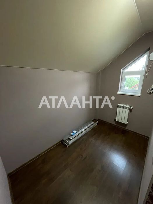 Пропонуємо до продажу затишний двоповерховий будинок.