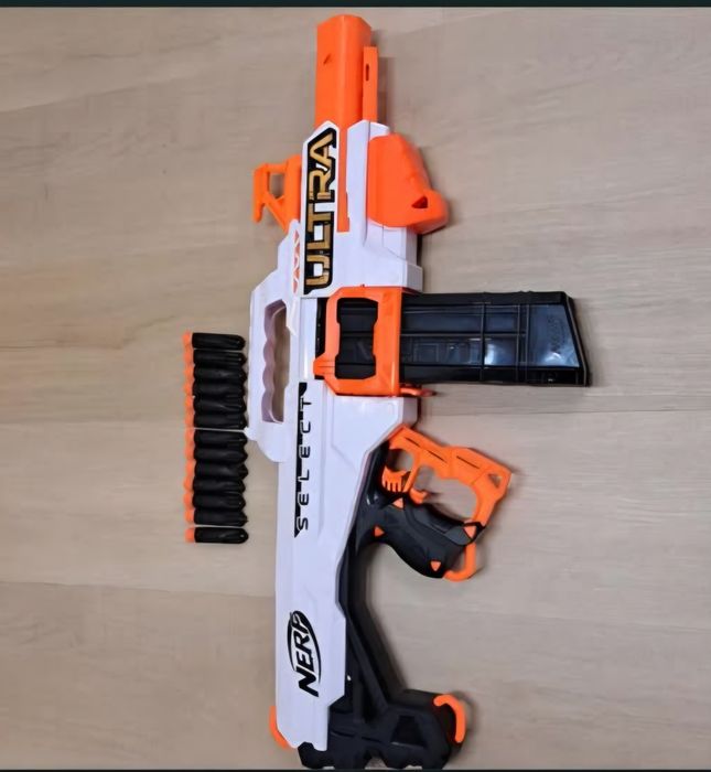 Nerf Select Ultra z nabojami automat