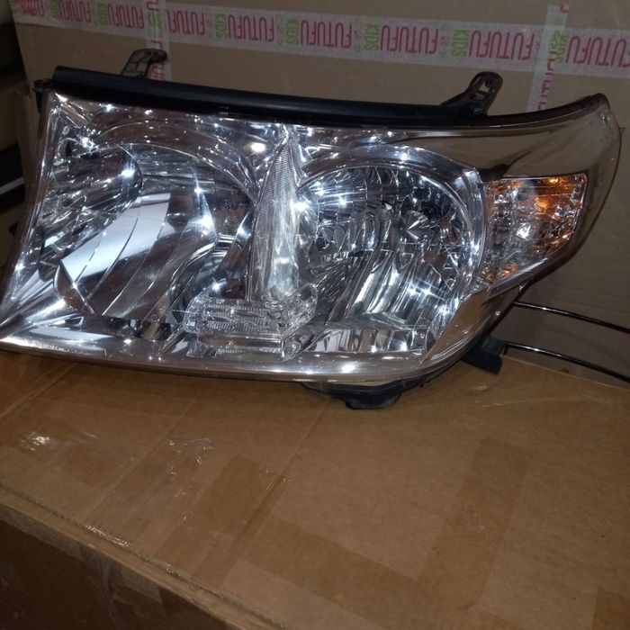 Фари Land cruiser 200