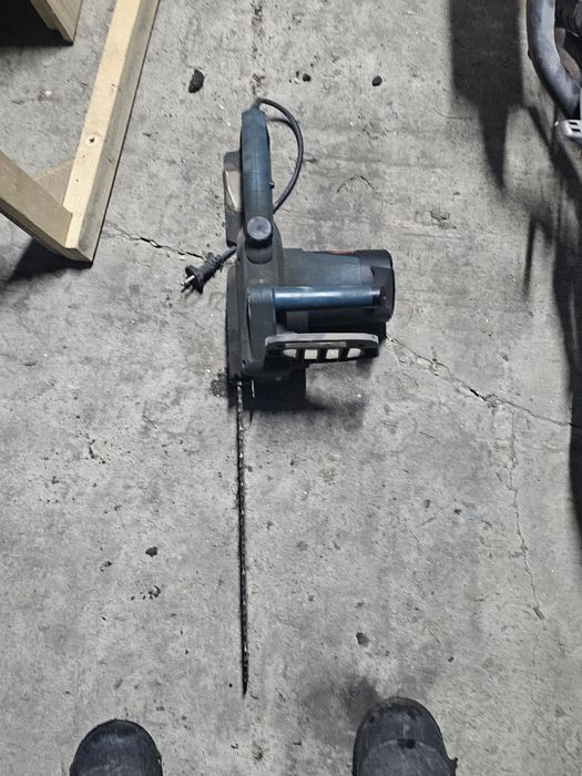 Piła motorowa elektryczna