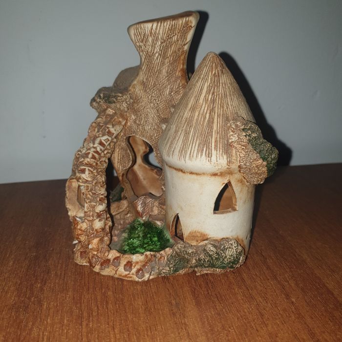 Сувениры из глины, камня. Подсвечник - домик