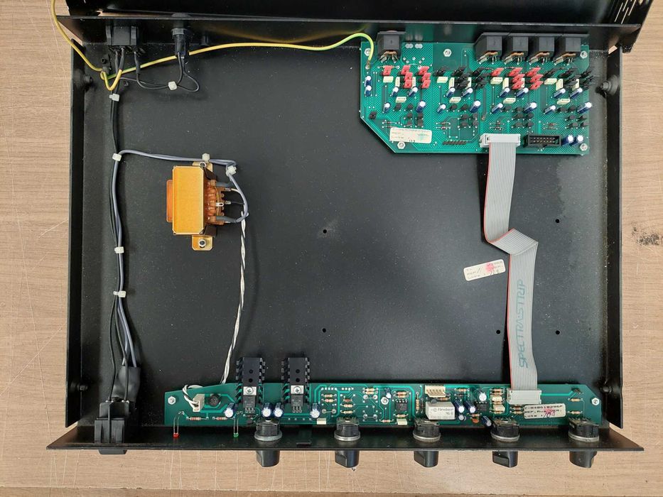 Pré-amplificador UDE PX-9 profissional 4 canais - Made in Spain