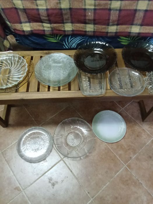 Conjunto de pratos de vidros grandes
