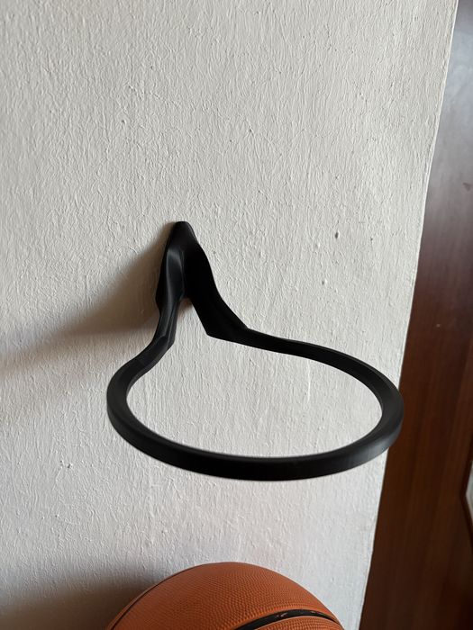 Універсальний настінний тримач для мяча