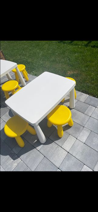 Ikea stolik dziecięcy i 4 stołki