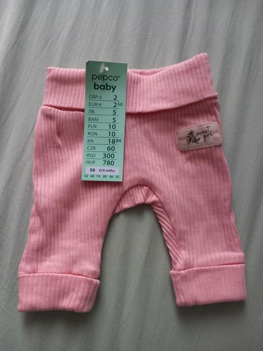 Nowe śliczne spodenki rozmiar 56