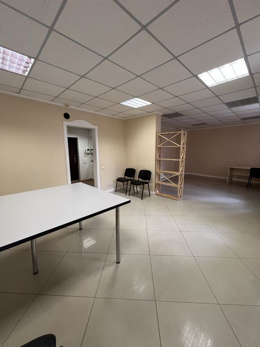 Здам у довгострокову оренду офіс 90 кв.м. Дніпровська набережна 19в