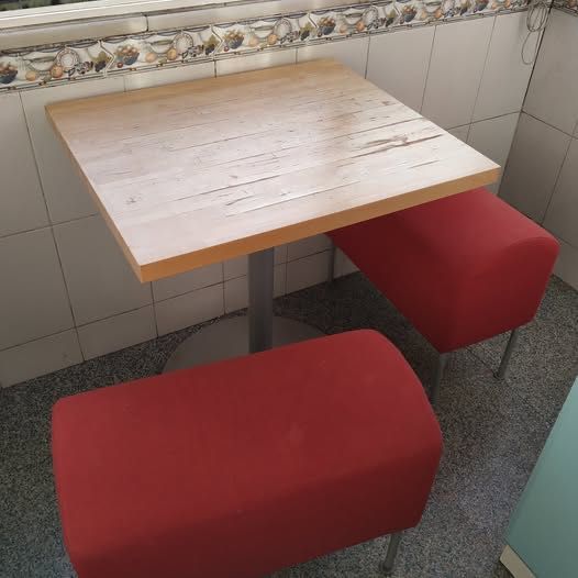 Mesa e cadeiras de refeição