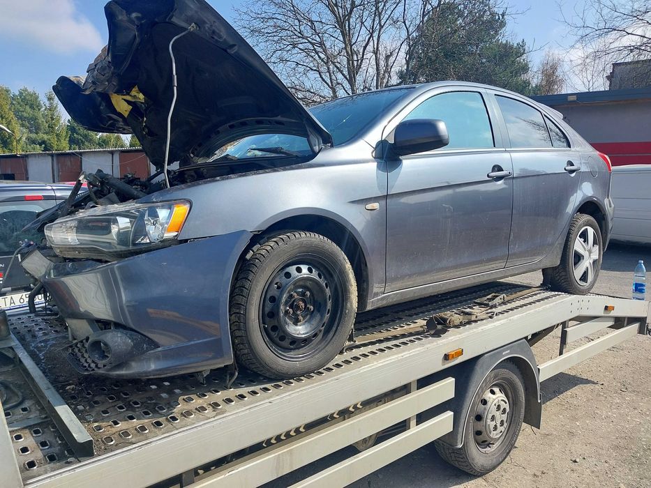 Posiadam czesci mitsubishi lancer 8  2010r  hb  1.8  mivec