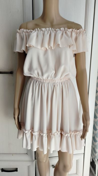 XS S M kremowa nude sukienka 2 sposoby hiszpanka falbany Varlesca