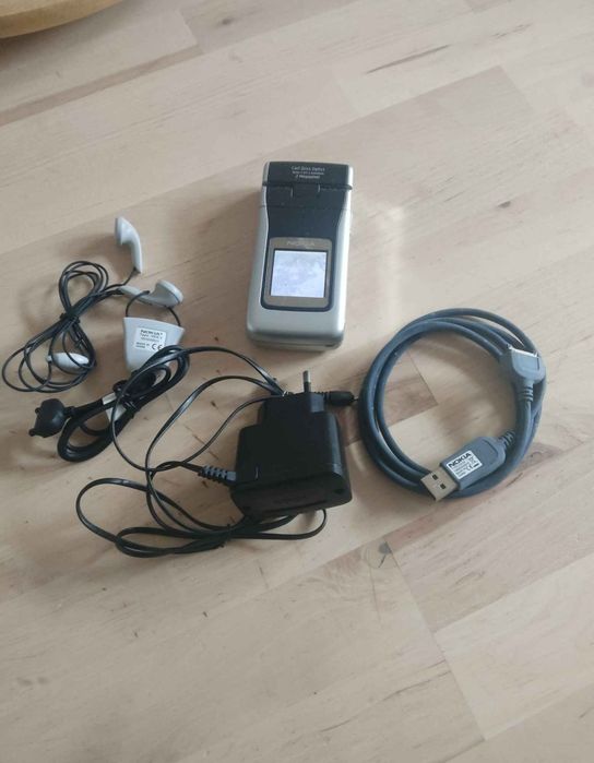 Telemóvel Nokia N 90 impecável, com todos os acessórios de origem!!!