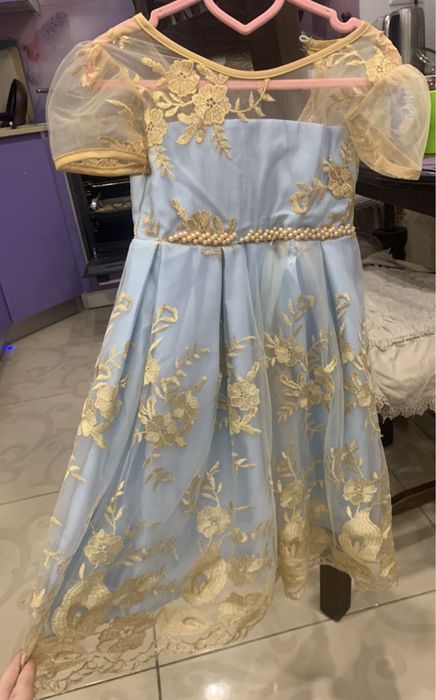 Нарядное праздничное бальное платье